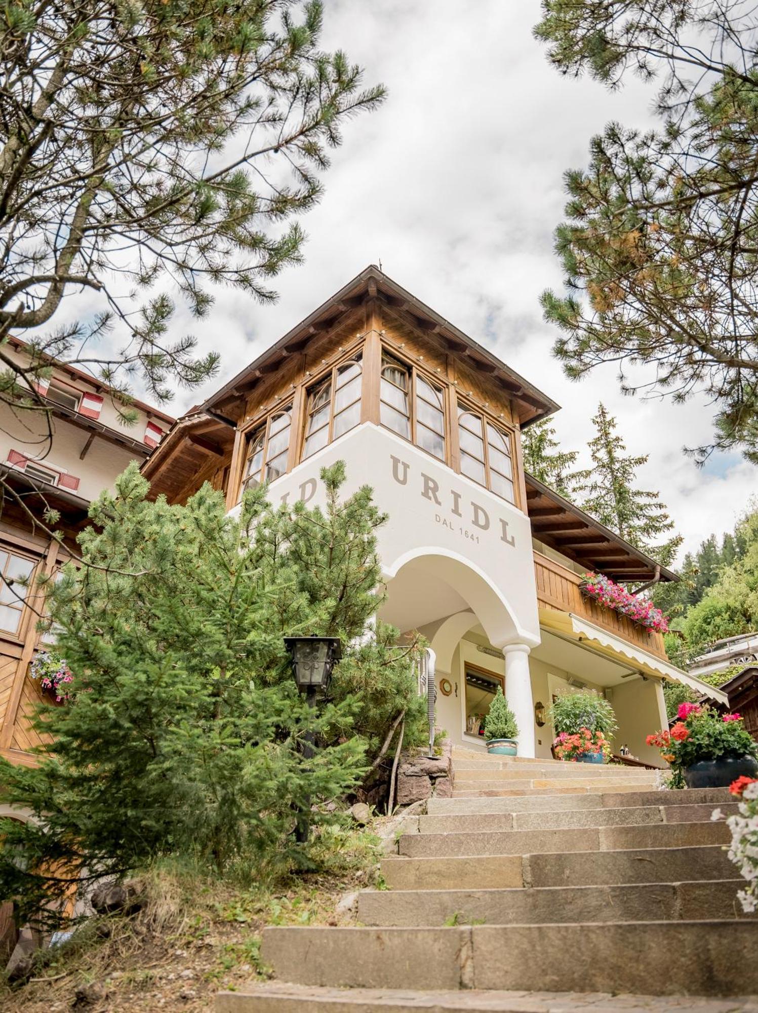 Charme Hotel Uridl Santa Cristina Val Gardena ภายนอก รูปภาพ
