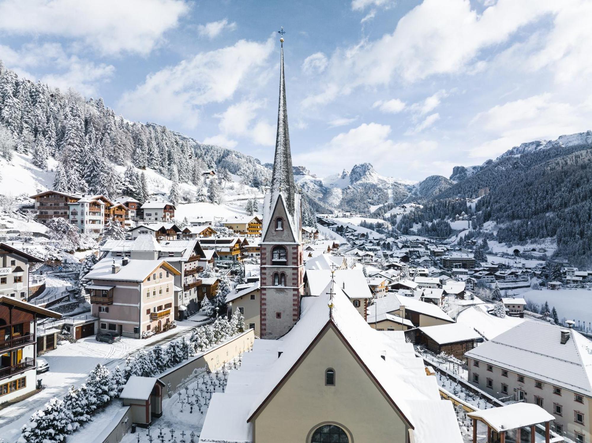 Charme Hotel Uridl Santa Cristina Val Gardena ภายนอก รูปภาพ