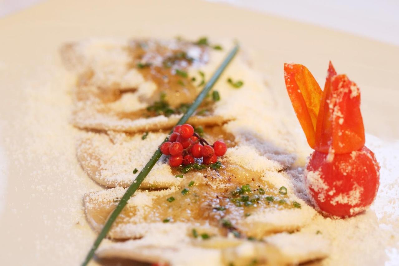 Charme Hotel Uridl Santa Cristina Val Gardena ภายนอก รูปภาพ