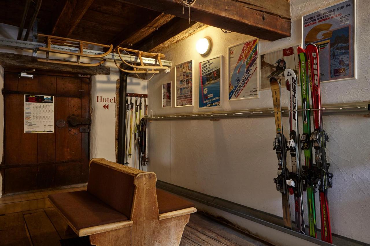 Charme Hotel Uridl Santa Cristina Val Gardena ภายนอก รูปภาพ